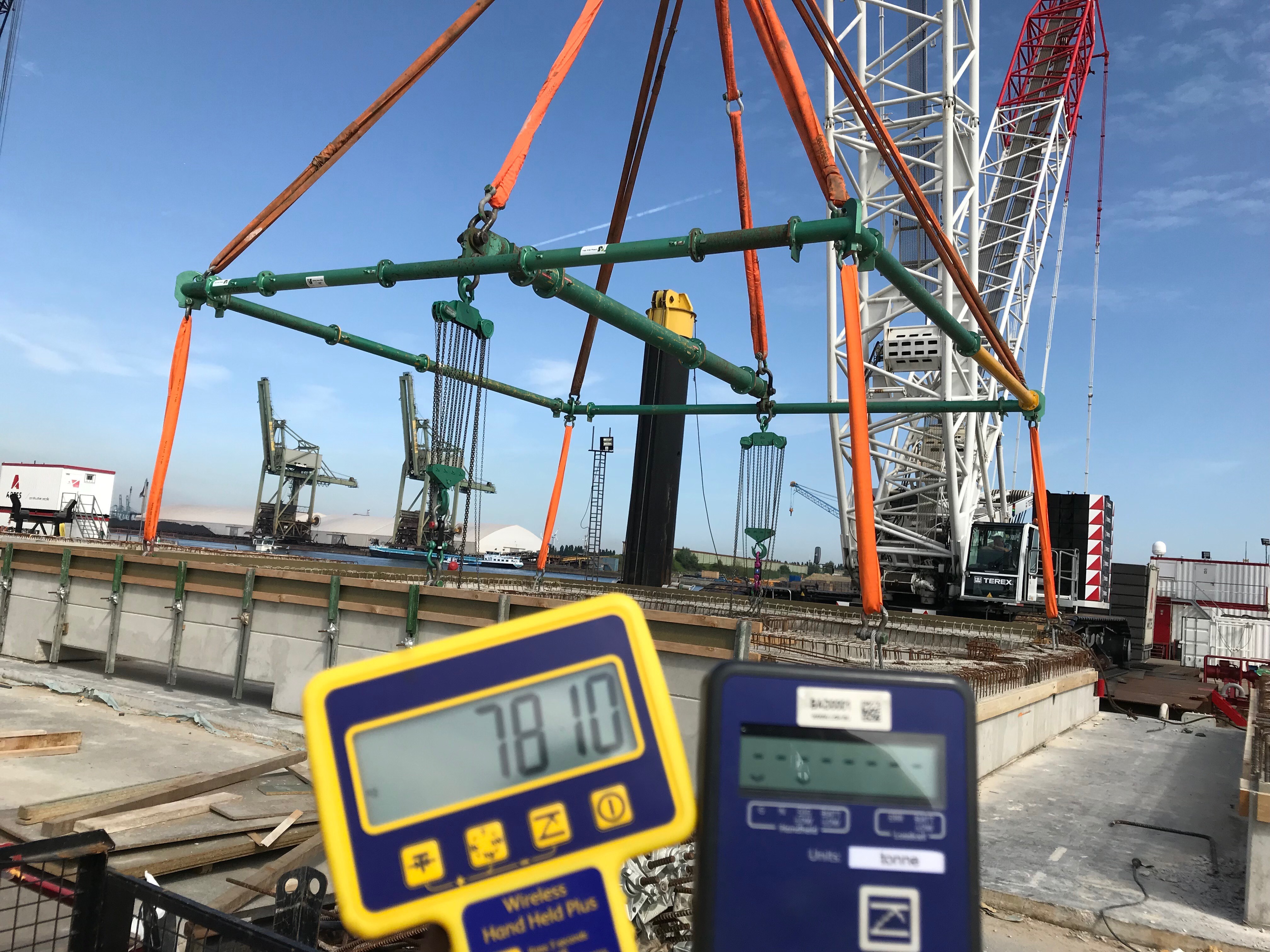 Reading from a load indicator of  rigging set up weighing 7810kg