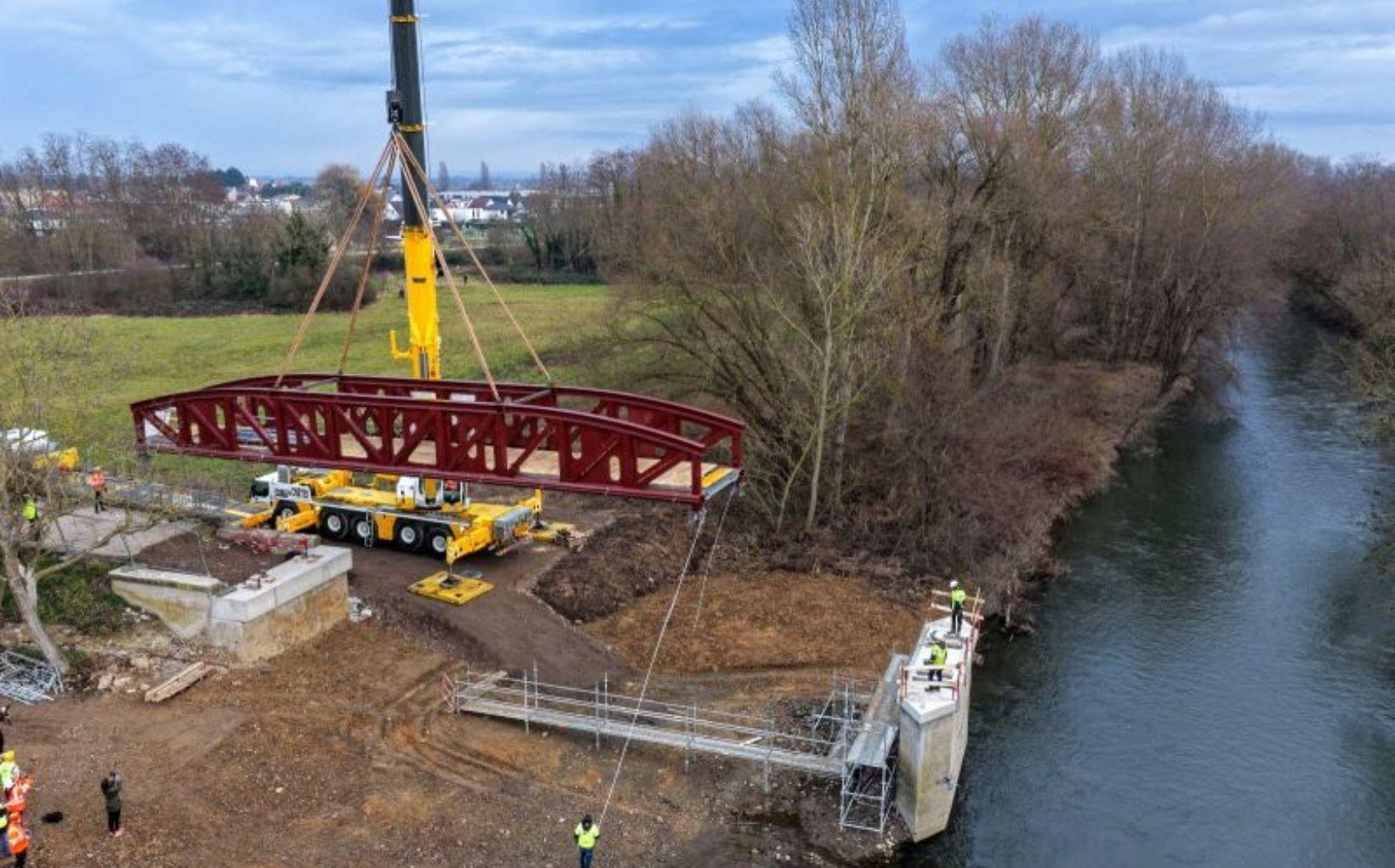 Omhoog voor vervanging: de voetgangersbrug Brug van de Amériques 