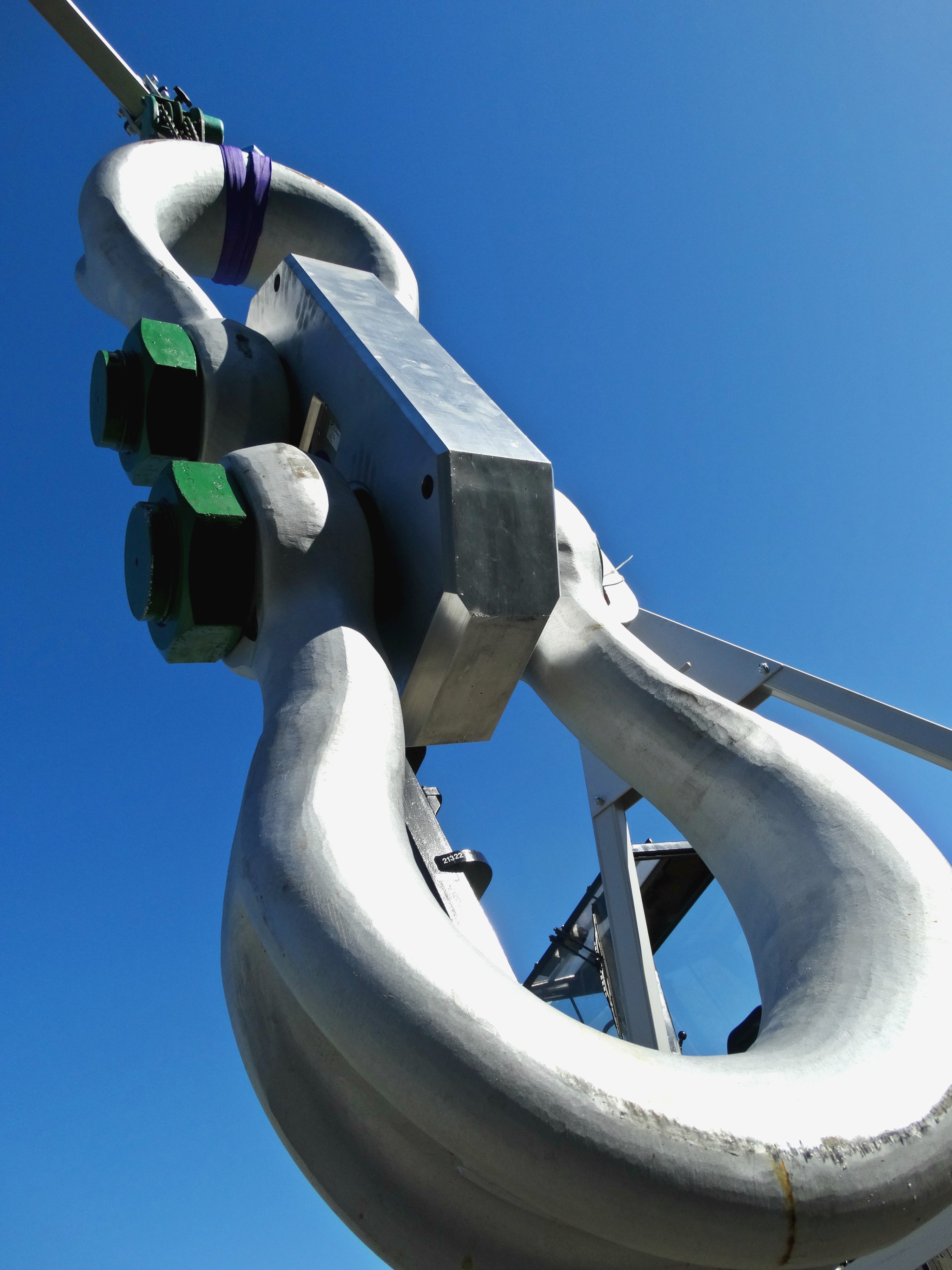 Digital Load indicator connected to two large GreenPin shackles